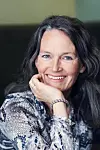 Elisabeth Gording Stang er blitt skjelt ut i sosiale medier etter å ha frontet barnevernsspørsmål i offentligheten. Men hele barneverns-Norge vil ha jussprofessoren på besøk.