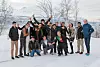 FEST: Siste dag for samtalegruppa for ungdom som har kommet alene fra Afghanistan. Grupper er mye brukt for å skape fellesskap og omgjøre personlige erfaringer til felles historier. Fra venstre bak: Matiurahman, Akhtar, Omid, Adnan, Nesar, Nawidjan, Delawar, Hassan, Amaddin, Yusuf, Randi fra BUP, Nekamal, som er tolk, og Kjell-Ole som også er fra BUP.