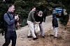 Are Stranden dokumenterer reisen for Norsk Folkehjelp, også da de norske sosialarbeiderne får i oppdrag å samle hellige steiner som skal fraktes til hovedkontoret til en av partnerne.