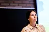 – Det er deilig å få feedback, stille dem spørsmål, og det er fint å kunne følge med på når de eventuelt detter av, sier emneansvarlig på sosialt arbeid, Heidi Eriksen, om det å være tilbake på campus med studentene.