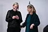 Tina Austad (t.v) og Cecilie Reinholdtsen Olsen i Nav har tatt initiativ til å arrangere julebord for flyktninger for første gang.