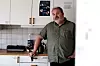 – Jeg ser at de med høyere utdanning er flinke til å forsøke nye strategier når det som vanligvis fungerer, ikke fungerer. En ufaglært kan bli mer hjelpeløs i lignende situasjoner, sier Vika. Han understreker derimot hvor verdifullt det også er med ansatte som ikke har høyere utdanning.
