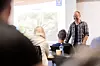Håvard Berge underviser på landets eneste cannabis-studium ved Universitete i Agder.