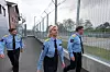 Lise Sannerud vises rundt i Indre Østfold fengsel, avdeling Eidsberg med regiondirektør Stig Storvik (t.v) og fengselsleder Helge Valseth.