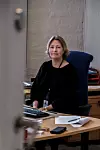 Øen er fornøyd med å være tilbake på kontoret etter over et år på hjemmekontor. – Jeg er nok typen som kan gjøre jobben om til en livsstil. Men så er rollen som hovedtillitsvalgt litt det. Du har vervet med deg hele tiden.