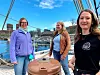 Solfrid Hanna (t.v.) og Anne-Marie Kristiansen var frivillige på tokt i fjor høst. De er enige med Heidi Ellefsen (t.h.) i at det er topp å være sosialarbeider om bord.