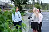Reham Adawi (t.v.) får støtte av tillitsvalgt Mariell Toppe Liland (i midten) i at hun bør få uttelling for mastergraden.