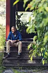 Under den verste isolasjonen i Frankrike i vår, reiste han hjem for å ha hjemmekontor. Nå har han vært hjemme seks uker på sommerferie, og skal tilbake til Menneskerettsdomstolen i Strasbourg. – Det blir vemodig å reise fra familien. Jeg vet ikke når jeg får se dem igjen, sier Bårdsen (54).