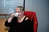 Har egentlig «merch» noe å si for om du vil bli fagforeningsmedlem eller ikke? Vibeke Sandvik nyter i hvert fall godt av sin FO-kopp.