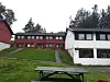 MOTTAKET: Ungdommene som måtte flytte bodde i egne hus innenfor mottakets område.