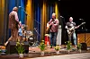 ALARMERENDE: Flere tok til dansegulvet da Plasters, ambulansefolk og medlemmer i Fagforbundet, spilte opp til dans med egenskrevne tekster og lange gitarsoloer.