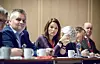 Jørn Eggum fra Fellesforbundet og Trine Lise Sundnes fra Handel og Kontor hører på Gerd Kristiansens innledning på dagens representantskapsmøte.