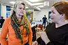 Wigdis Arctander og Jorunn Ukkelberg er kontaktpersoner i hver sin barnevernstjeneste. - Jeg har virkelig skjønt at dette kurset er kjempeviktig for biologiske barn i fosterhjemmet. Dette er et sted å betro seg hvor mamma og pappa ikke er, sier Wigdis Arctander (t.v).