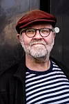 Arve Lerum er utdannet sosionom og agronom.