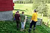Foreldrene er fortvilet. - Vi burde flyttet sønnen vår til en annen skole, men vi bor på en liten plass, og vi eier gård. Vi føler oss fanget, sier mor.