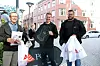 Tore Kristiansen (t.v.), Joachim Nybakke og Christer Ryen fra FO Oslo verver studenter på Høgskolen i Oslo og Akershus.