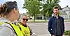 Rødt-leder Bjørnar Moxnes snakker med FO-tillitsvalgt Ingrid Rasten og streikende fra Fagforbundet utenfor Ullevål sykehus.