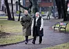 Inger Lise Sannes (t.v) og Kathrine Erland er familiekoordinatorer i Nav. De følger opp ti familier hver.