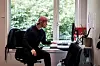 Simon Sperre har også bakgrunn fra idrett, ernæring og helse. Han opplever at det er en fordel å være sterk i jobben.