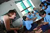 MED HJERTE FOR NEPAL: FO Sør-Trøndelag har i flere år hatt solidaritetsprosjekter i Nepal. Her er primus motor, Liv Mesingset, på besøk på Lubhu Day Care Center høsten 2010.