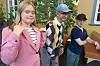 Tre av studentene har stilt seg opp til klassebilde første studiedag på VID vitenskapelige høgskole i Oslo.