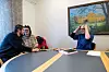 I dag skal Anne-Helene Selnes hjelpe Iwona med å få fastlege, og med kommunikasjonen med Nav. Mannen Michal er også med.