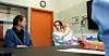 Lærer ved barnevernsutdanningen Helen Graarud (t.v.) og student Sandra Miller sier de får mye ut av å trene i autentiske omgivelser.
