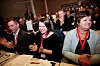 SEIER: Handel og Kontors Mona Bjørn (midten) med kollegene Christopher Beckham og Else Johansen klapper etter at Bjørns forslag har vunnet avstemning om pensjonsforslag. Hun foreslå å legge til en setning i sekretariatets pensjonsforslag om «et system for bedre samling av opptjente rettigheter og pensjonskapital» - «gjennom brede kollektive ordninger».