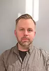 Jan Fredrik Oddekalv, miljøkoordinator. Sosionom med videreutdannelse i psykososialt arbeid med barn og unge, og master i samhandling og folkehelsearbeid. Har jobbet 11 år som miljøterapeut og miljøkoordinator i videregående skole.