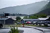 Nordlandssykehuset Vesterålen Stokmarknes er omringet av fjell med utsikt mot havet.