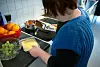 FARGERIKT: På kjøkkenet til Gøril Dyrstad står alltid fruktfatene fremme. Hun spiser heller frukt enn vanlig dessert etter middagen.

DAGENS RETT: - Sunt er sunt året rundt, sier Gøril Dyrstad. Hun spiser frukt og grønt hver dag.