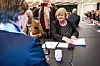 - Hver enkelt medlem som er blitt godkjent som spesialist, må stille krav via sin tillitsvalgte i lokale forhandlinger, sier Mimmi Kvisvik. Her fra årets tariffoppgjør.