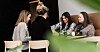 Benedikte Ljøen (f.v),  Elsa Irene Kjærstad (med ryggen til), Eileen Connor og Anne Grethe Bakke er barnevernskonsulenter i Ålesund kommune. De synes det er urettferdig at de ikke har betalt lunsjpause.