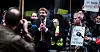 Helse- og omsorgsminister Jan Christian Vestre ville helst snakke om forebyggings- og behandlingsreformen, men takket også for sterkt engasjement fra demonstrantene som raser mot nedlegging av institusjoner.