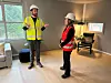 Lene Vågslid vises rundt av avdelingsleder Bjøro Hjemmen.