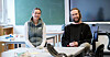 Vernepleier Hilde Nina Osen og lærer Sondre Setrom er fornøyde med å jobbe på skolen i landet med flest miljøterapeuter.