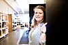 TRIVES: Ingrid S. Ekeberg i produksjonslokalene hos Fretex Drammen.
