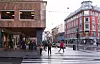 MARKEDSPLASSEN: Der Brugata møter Storgata og man kan finne  ly under tak, holder Oslos tyngste rusmiljø til.