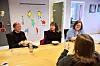 Barnevernsleder Lise Krangnes (f.v), og barnevernskonsulentene Renate Inderhaug og Mali Grimstad samles til lunsj. De sier at de ønsker seg fast ansatte kolleger.