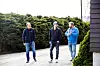 Haakon Cederkvist (t.v.) vil ha ansatte som er viser åpenhet og vilje til læring. Her med Martin Wold Falla og Knut Arne Lybæk.
