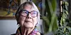 90 år gamle Anne-Lise Sverdrup føler ikke hun kan uttale seg så mye om sosialt arbeid i Norge i dag, men hun har fulgt med på Nav-skandalen og håper den har synliggjort noen av de indre problemene hun mener eksisterer i Nav i dag. Selv er hun imidlertid svært fornøyd med pensjonen som hun får utbetalt «prikkfritt» fra Nav.