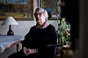 I sin leilighet i en blokk på Smestad har Sverdrup bodd siden hun ble pensjonert. Før det var hun lektor på sosialhøgskolen i Trondheim.