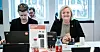 – I LO går vi til forhandlingene med en forventning om økt kjøpekraft, om å løfte hele laget, mer til de som har minst og rettferdig uttelling for ansvar og kompetanse, sier FO-leder Mimmi Kvisvik (t.h.), her sammen med rådgiver Helga Melsom.