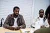 Abdirahman Hasan (t.v) og Siidali Omar fra foreningen Wadajir vil jobbe for et bedre samarbeid mellom barnevernet og det somaliske miljøet i Skien.