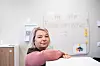 Ergoterapeut Anne Charlotte Hamre må ofte bruke tid på å følge opp pasientens økonomi, framfor å drive trening i daglige aktiviteter.