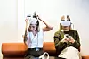 Andrea Desiree Thøgersen (t.v.) har fått seg jobb på en institusjon for enslige mindreårige asylsøkere. Hun har ingen erfaring fra noe sånt tidligere og skulle gjerne sett noen situasjoner med VR-brillene på forhånd. Ved siden av sitter Johanne Signora Vege.