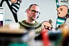 Lærer og vernepleier Christian Wang er opptatt av at elevene må forberedes best mulig på en jobb de kan mestre.