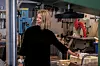 Butikksjef Betina Langli bruker mest tid i butikken, men hun er også ute hos de ulike leverandørene. Her er hun på besøk hos leverandøren aktivitetssenteret på Eik.