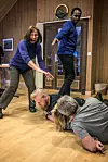 Salad, Tatiana, Knut Jonas, Geir og Anna  avslutter et realistisk basketak.
