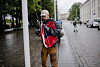 Flaggheiser Christian Grønvold ar satt foreldrepermisjonen på pause for å flagge for kongen.